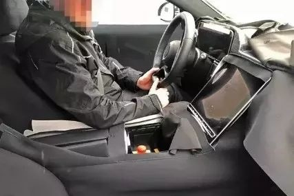 一大批老板又该换车了，全新奔驰S级外观或许长这样！