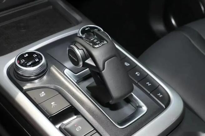 坦克330起售价33万，3.0T V6双涡轮，热效率38.5%，要比3