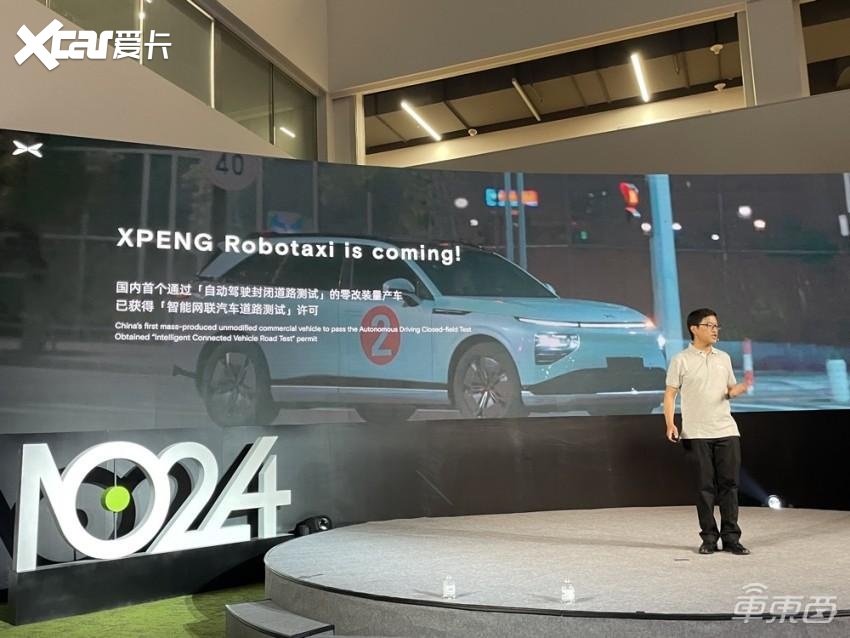 小鹏狂秀科技实力！智驾逐步甩掉高精地图，四轮汽车真上天了