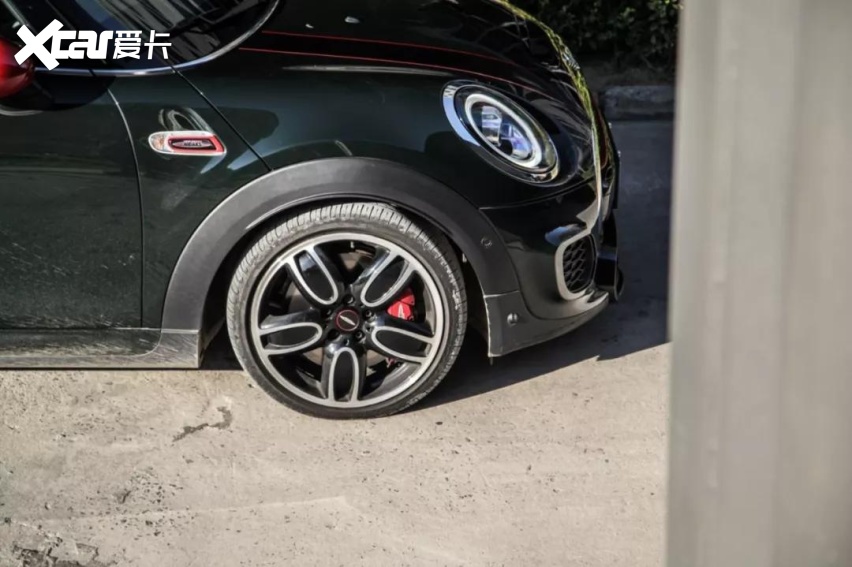 买回来第一步改排气换轮胎！直男试驾MINI JCW