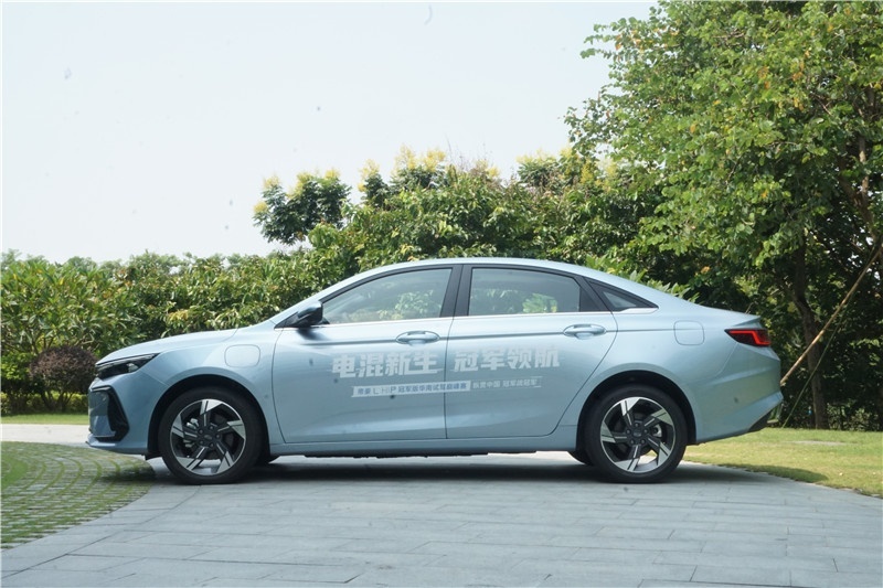 混动家轿新卷王?试驾体验帝豪L HiP冠军版