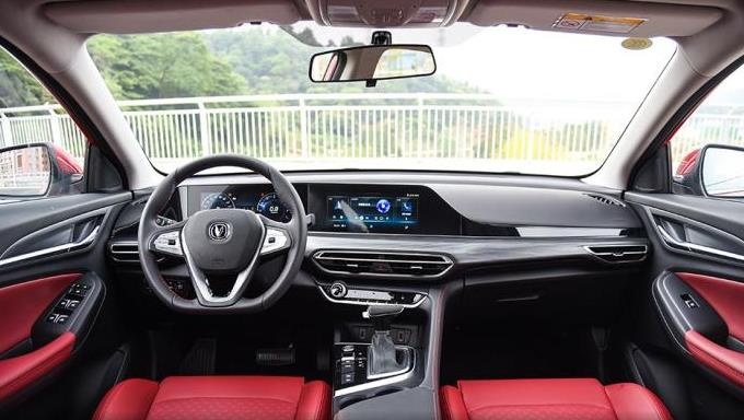 长安全新PLUS车型来了，蓝鲸1.4T，顶配比轩逸丐版还便宜