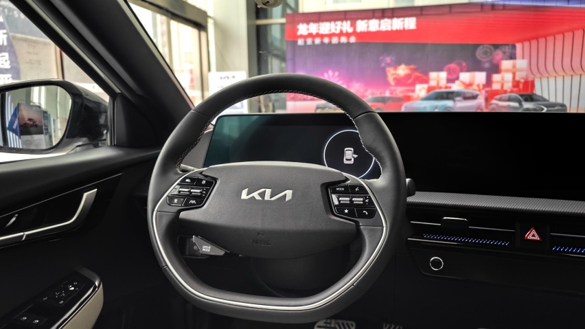 起售价28.28万的进口电动车 探店实拍起亚EV6 运动感十足