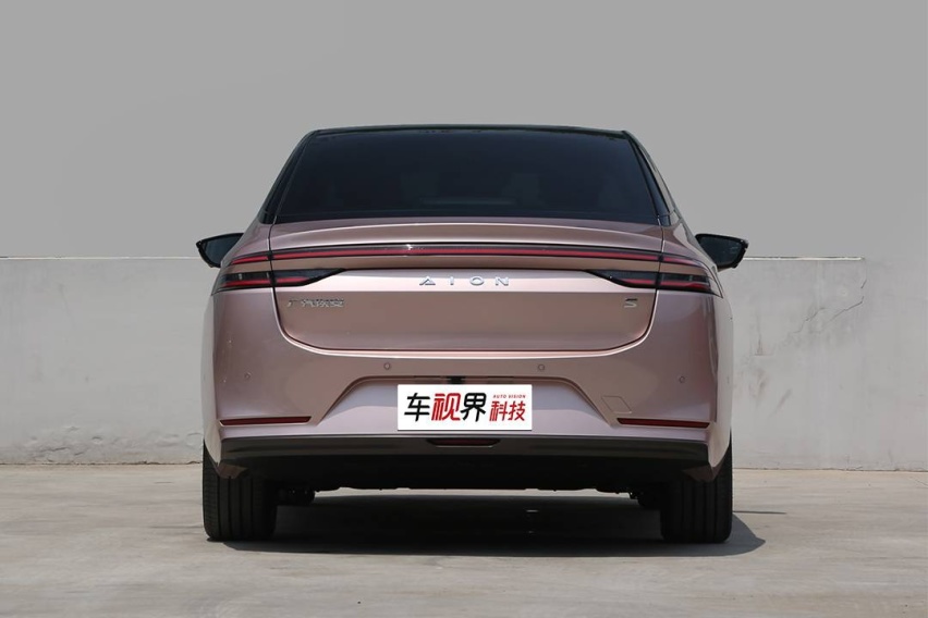 广汽埃安AION S Plus上市 售13.96万起