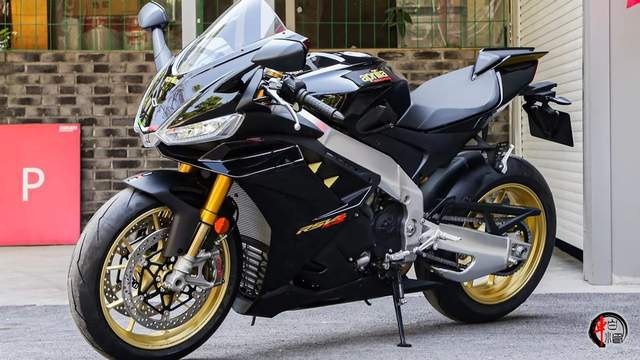 资讯|200匹四缸性能仿赛:阿普利亚RSV4,售价23.88万元起