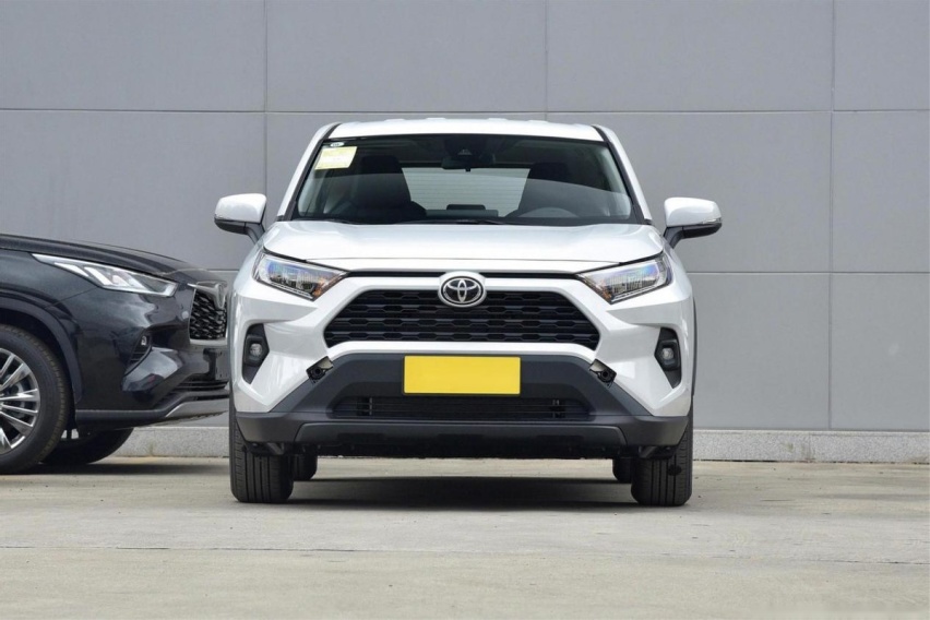 红旗HS3实力如何？全面对比丰田RAV4揭晓答案