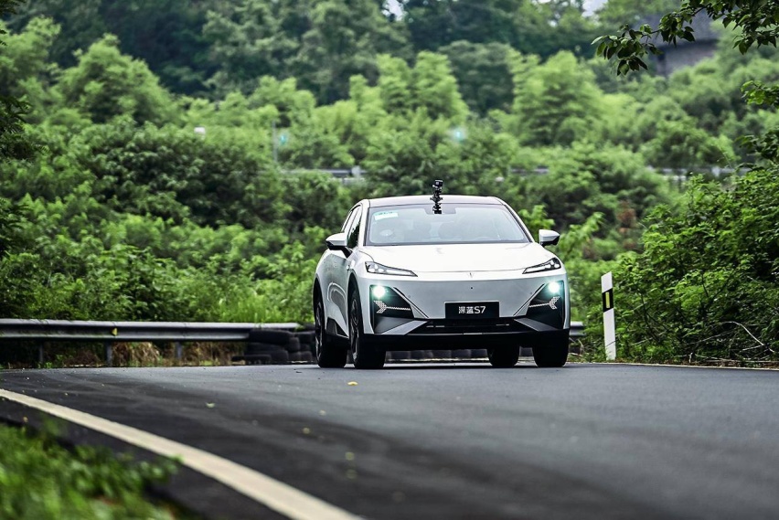 场地试驾深蓝S7，特斯拉Model Y你慌吗？