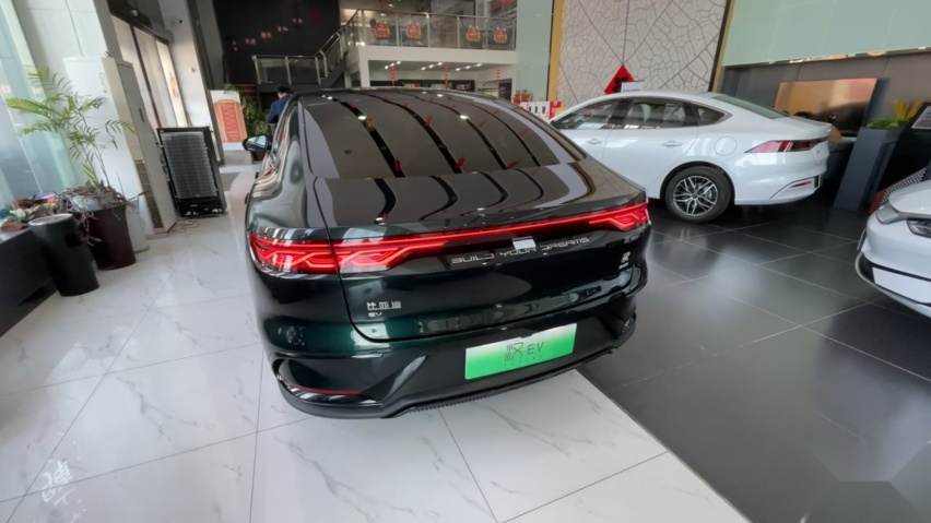 月薪3800元，父母给我买一辆比亚迪汉EV，靠我自己能养得起吗？