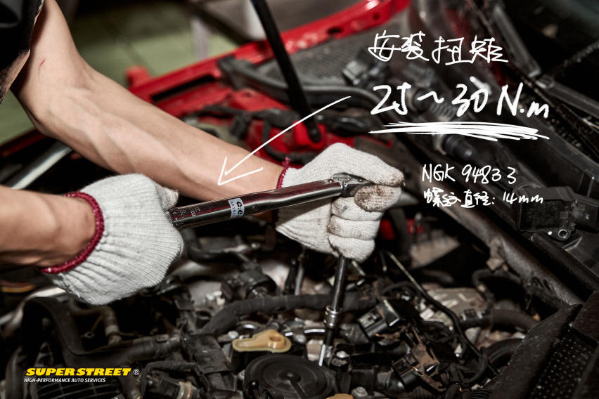 麦当劳金拱门徽标的高尔夫7GTI 更换摩特全合成机油