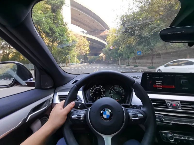 横置发动机的宝马是不是真宝马？BMW X2比你想象中纯粹