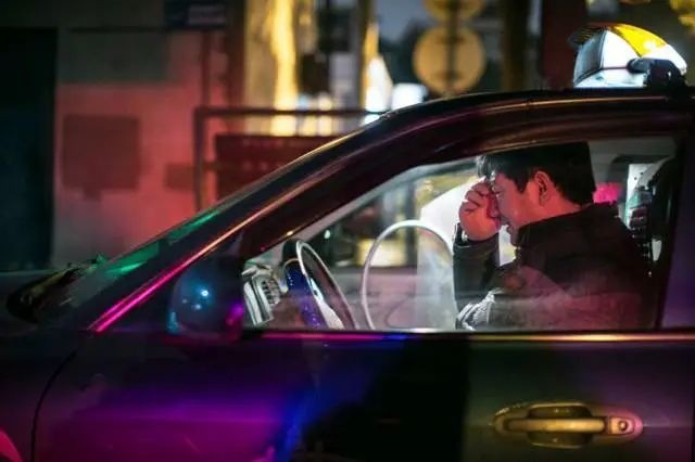 长期跑夜班网约车，是一种什么样的体验？