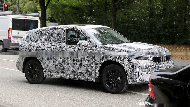2022-bmw-x1-spy-photo-front-three-quarters (2).jpg