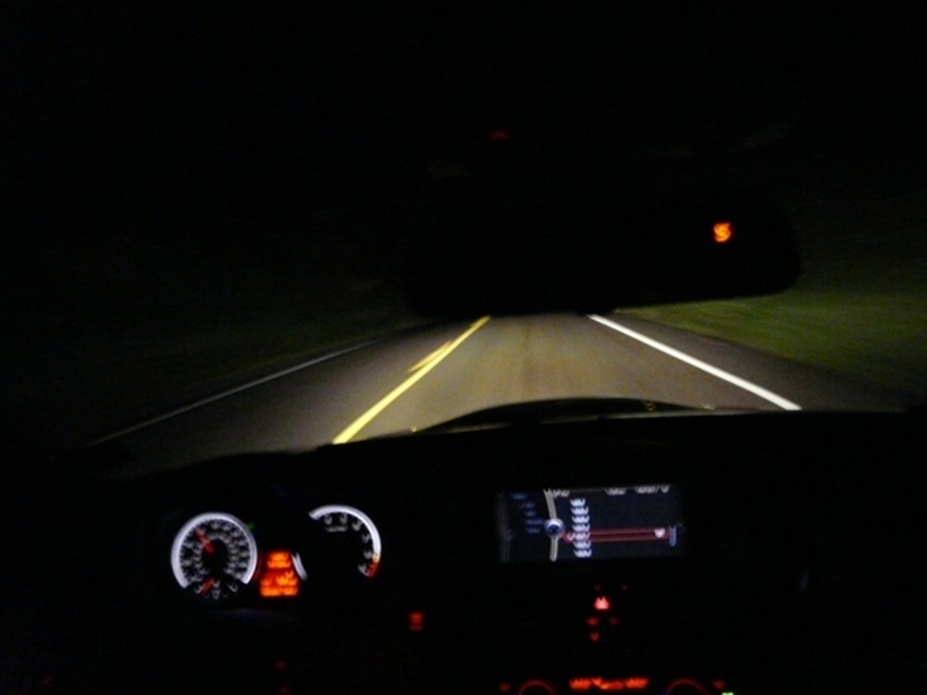 夜间开车跑高速，比白天危险多少？