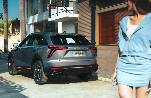 15万买国产旗舰级SUV，哈弗神兽还是吉利星越L？