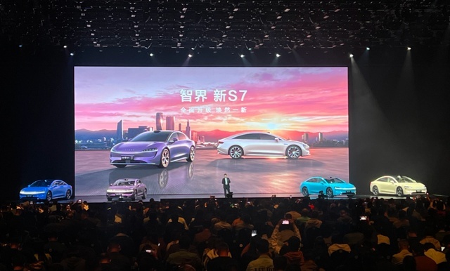 余承东放大招，智界S7只卖22万起，标配800V平台卷疯小米、特斯拉