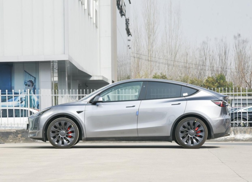 特斯拉Model Y继续霸榜，月销4万多傲视群雄，究竟是什么原因？