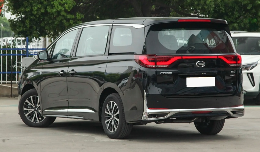 “成熟男人”的MPV，长超5米+2.0T+8AT，15万拿下