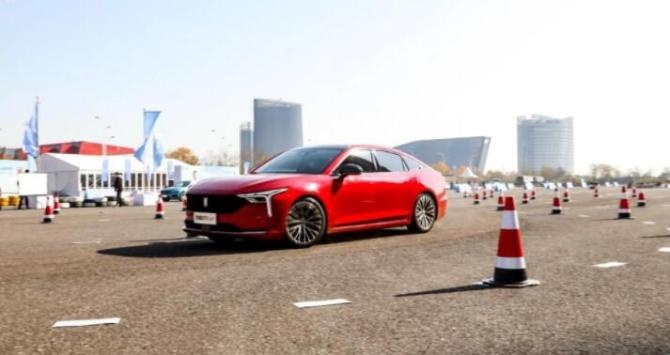 新知达人, 2.0T ，224马力！“家轿”再不是标签 试驾奔腾B70