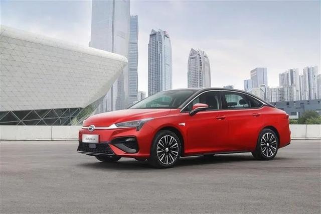 4月销量前10出炉：全新秦EV夺冠，Model 3第三，高尔