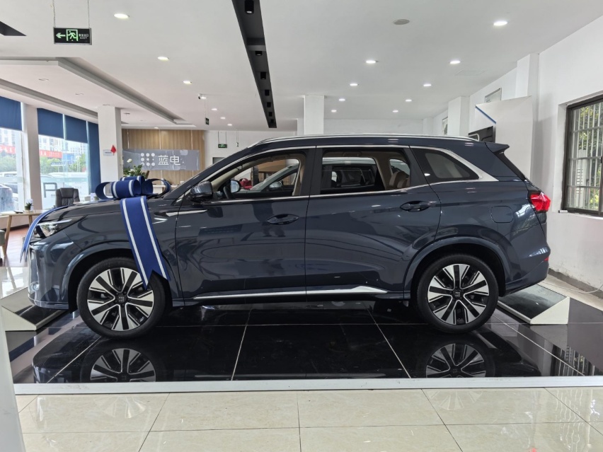 问界M7平替？蓝电E5 PLUS到店，配华为车机，续航1300km