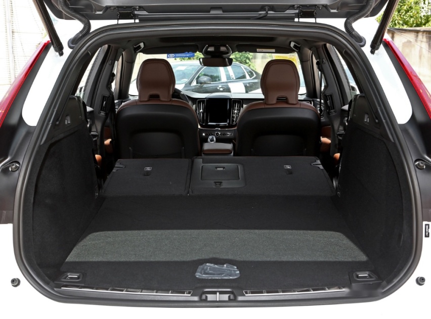 沃尔沃XC60，与宝马X3同级别，降至30万，你还买宝马X1吗？