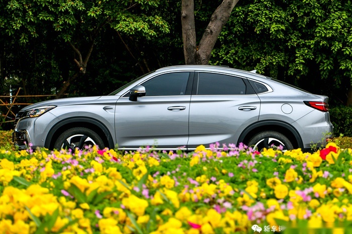 试完长安CS85 COUPE，会让合资跨界SUV车主“心痛”