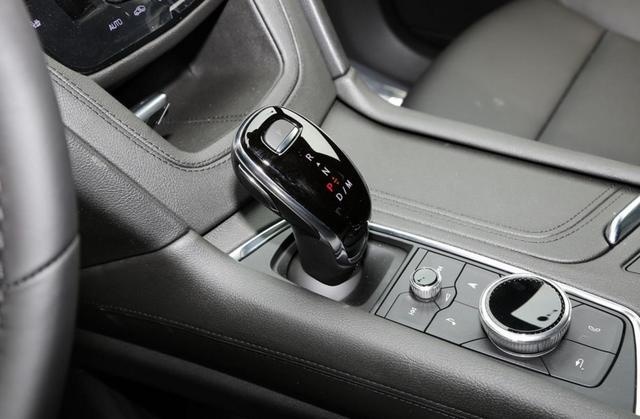 实惠好开的6座豪华SUV，40万出头的凯迪拉克XT6了解下？