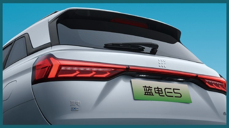 13.99万起售，综合续航1150km，2+3+2座椅布局，蓝电E5