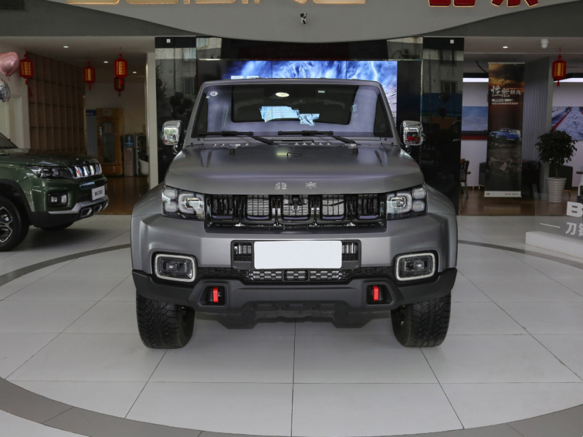 国产硬派SUV，北京BJ40实拍，2.0T+8AT，车顶可拆卸变敞篷车