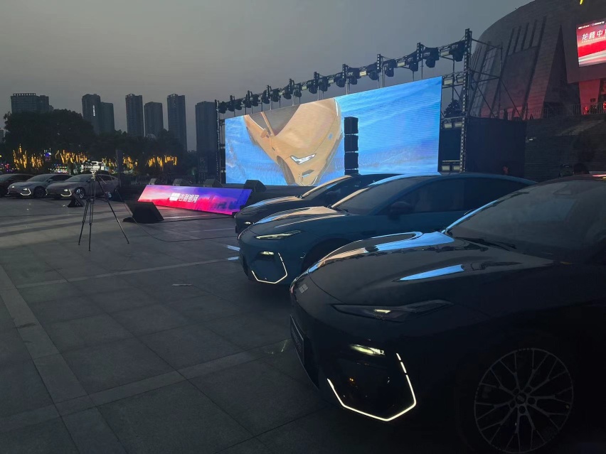 吉利银河E8挑战福塔赛道，国潮时代理当“龙腾中原”