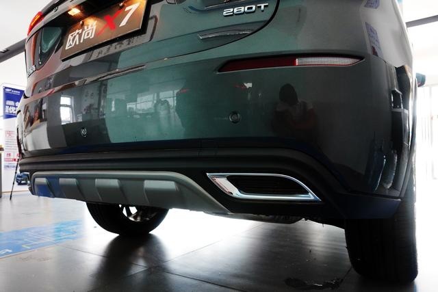 空间、配置、科技功能越级的家用SUV，长安欧尚X7到店实拍