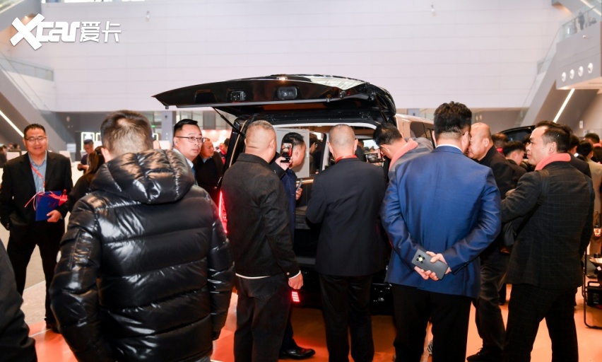 鑫源汽车品牌焕新发布：不卷“沙发”，卷向上！