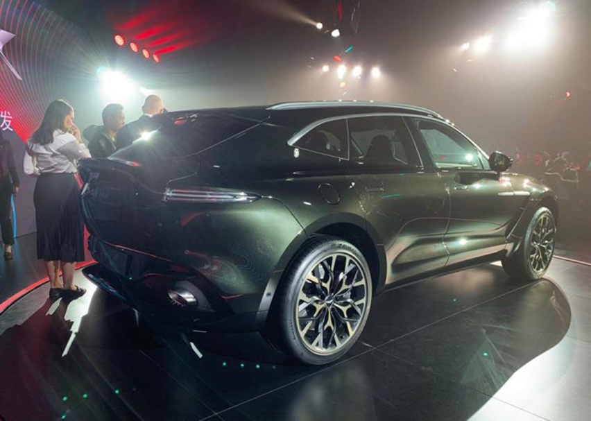 又一台有钱必买的SUV，4.0T双涡轮增压，回头率爆炸