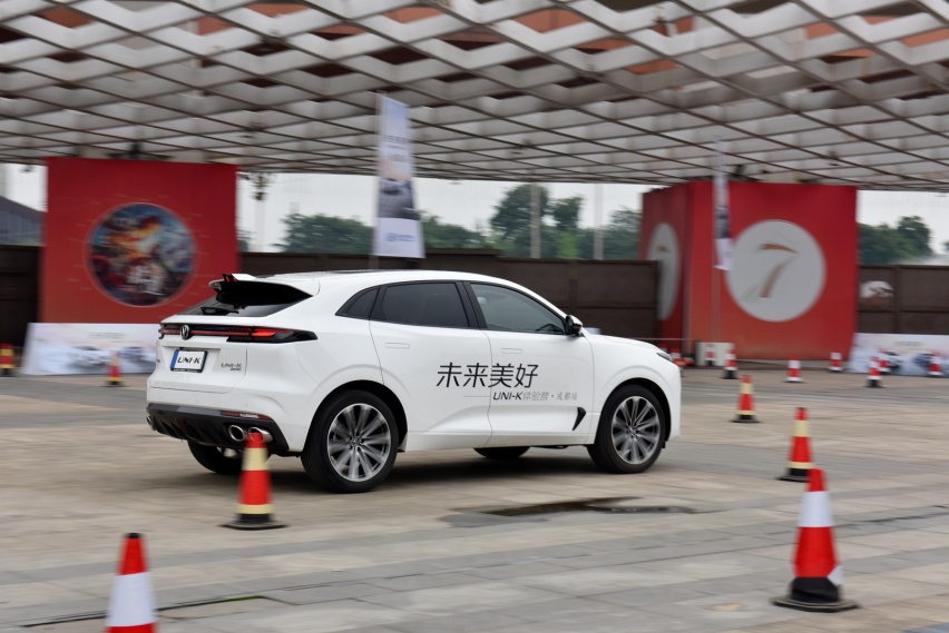 试驾长安UNI-K，不仅是颜值，能轻度越野更重要，四驱是硬货