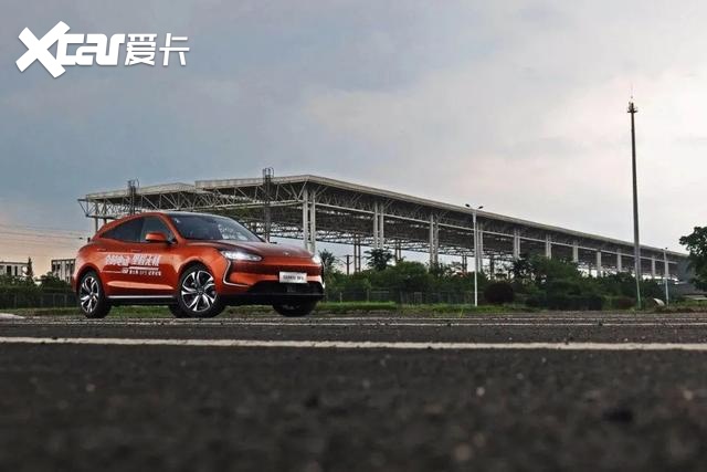 手握30万元 为什么我会推荐赛力斯SF5而不是Model 3？