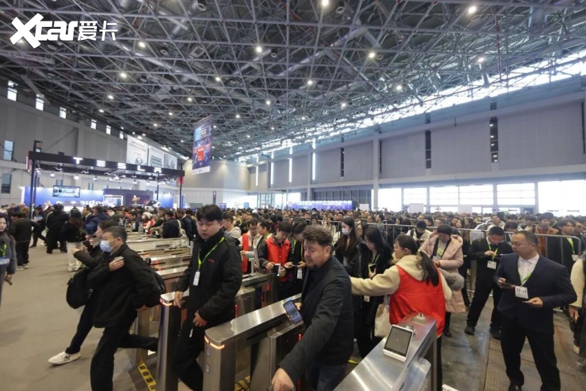 熊猫陪逛的上海汽配展,藏着汽车圈的未来密码