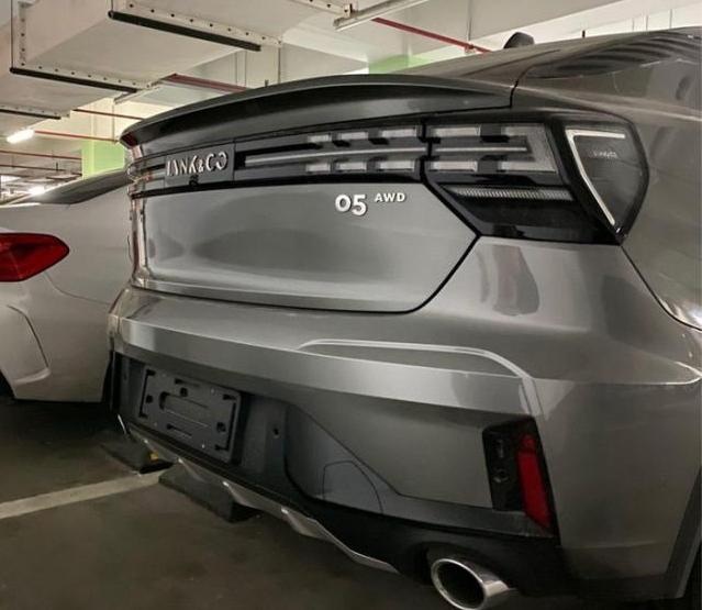 领克05实车拍摄，溜背造型设计，定位轿跑SUV！​你喜欢吗？