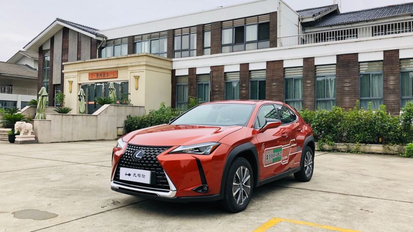花将近四十万买400公里续航值吗？雷克萨斯UX 300e