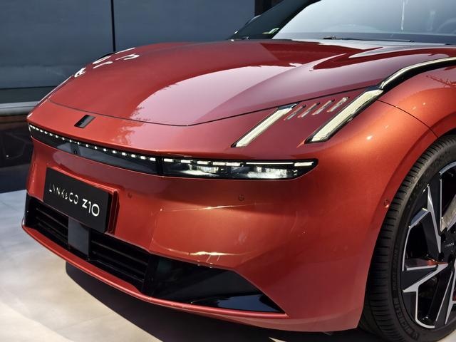 终于进军纯电赛道 实拍领克Z10