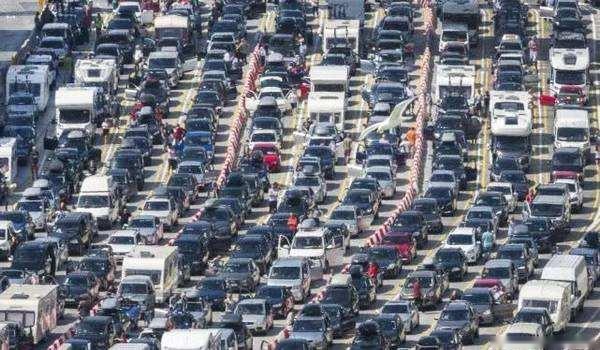 老百姓不买车，报复性消费成空话一句，只有“发钱”才能救车市？