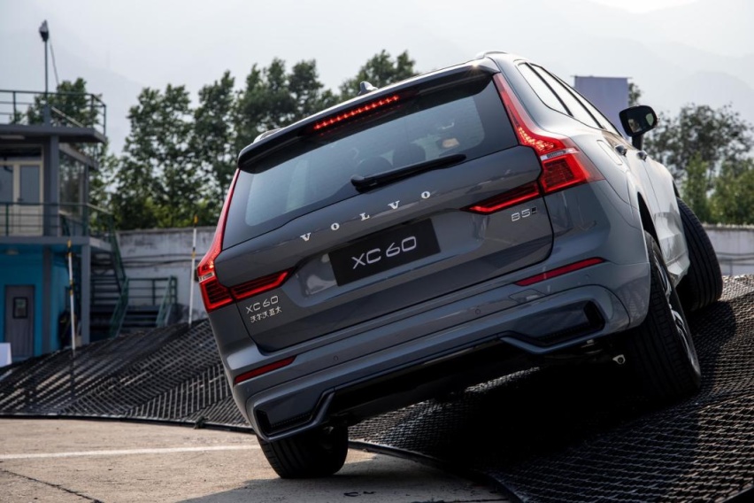37.39-47.49万新款沃尔沃XC60上市，升级了哪些地方？