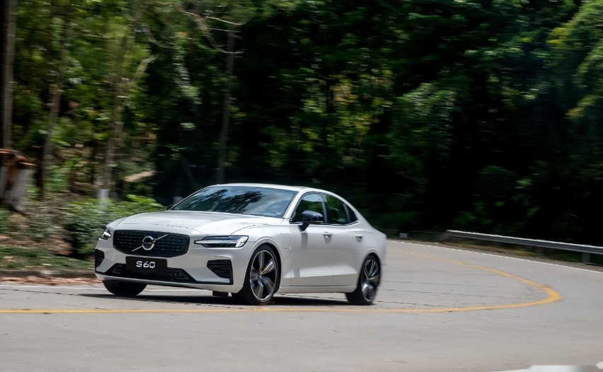 沃尔沃 S60，家用舒适安全，跑山激情澎湃