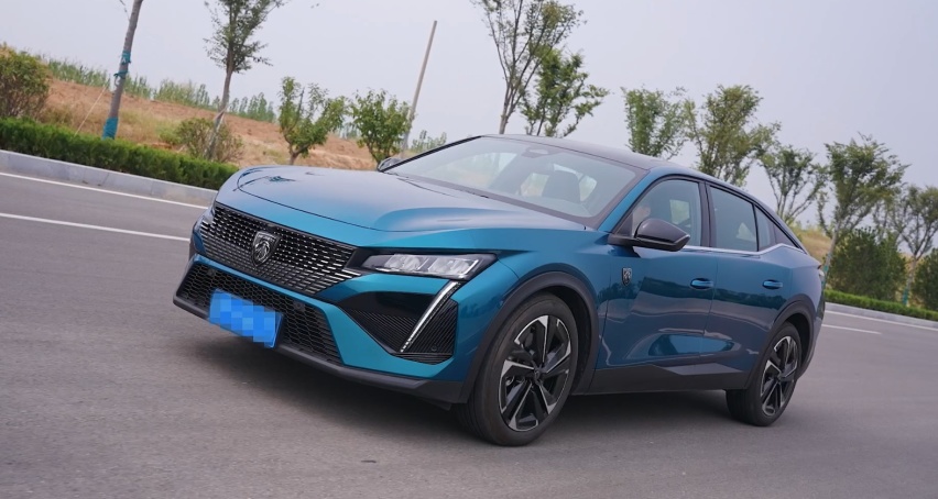 【标致408X长测33】什么是运动？开过标致408X之后，你就知道了！