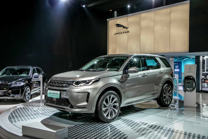 4. 全新路虎发现运动版P300e.jpg