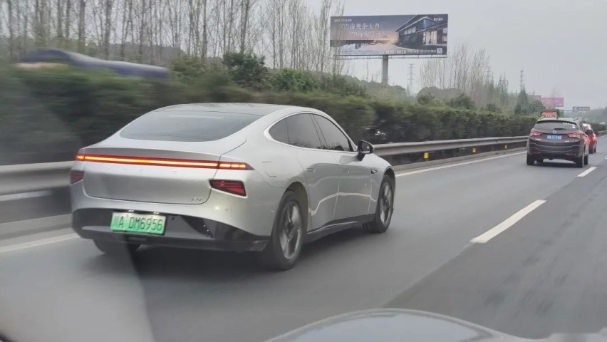 小鹏P7 670N极速焦虑：80%跑到30%纯高速能跑两百几？