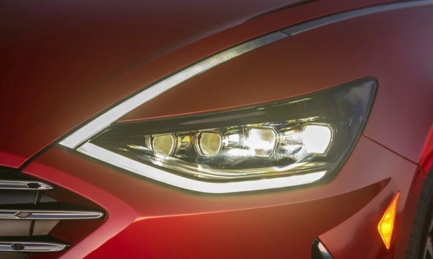 2.0T+轿跑+省油 6月份上市 17万售价还买什么奔驰C