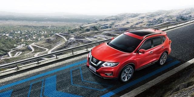 RAV4向左，奇骏向右，谁才是突围车市寒冬的正确方向