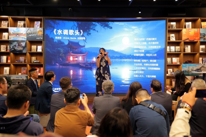 在“东方巴黎”探索中法文化魅力 “从故宫到凡尔赛宫”车队驶进上海