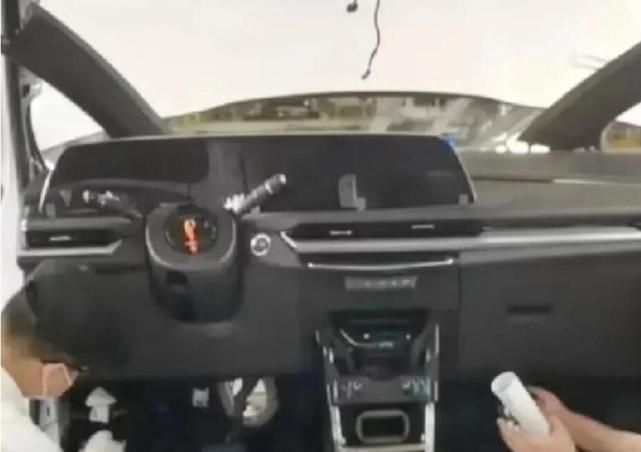 美式豪华轿跑！双联屏+后排独立空调，全新一代凯迪拉克CT6实车谍照