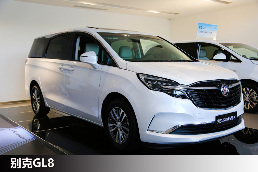 同是中大型MPV 价格相差8万元 这两款车怎么选？